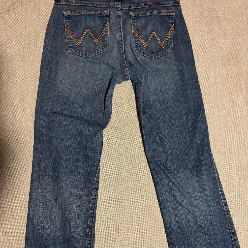 Lightly worn - Picture 2 of 2